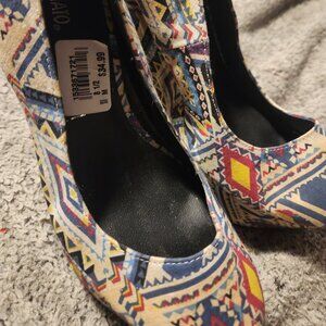 Accent heel platforms